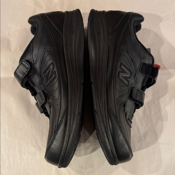 New Balance 577 Black Leather Velcro Shoes - Picture 3 of 6